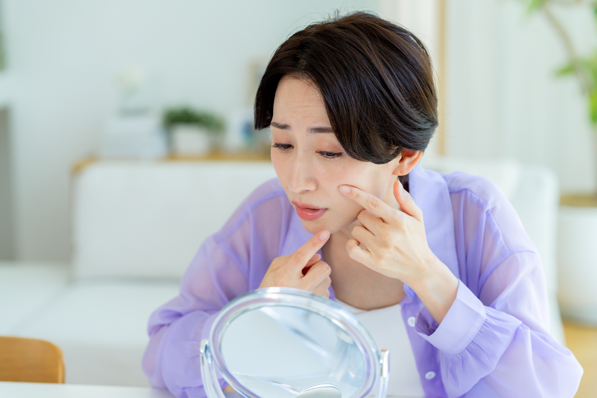 シミ取りレーザー後の色素沈着が半年消えない原因と正しい対処法