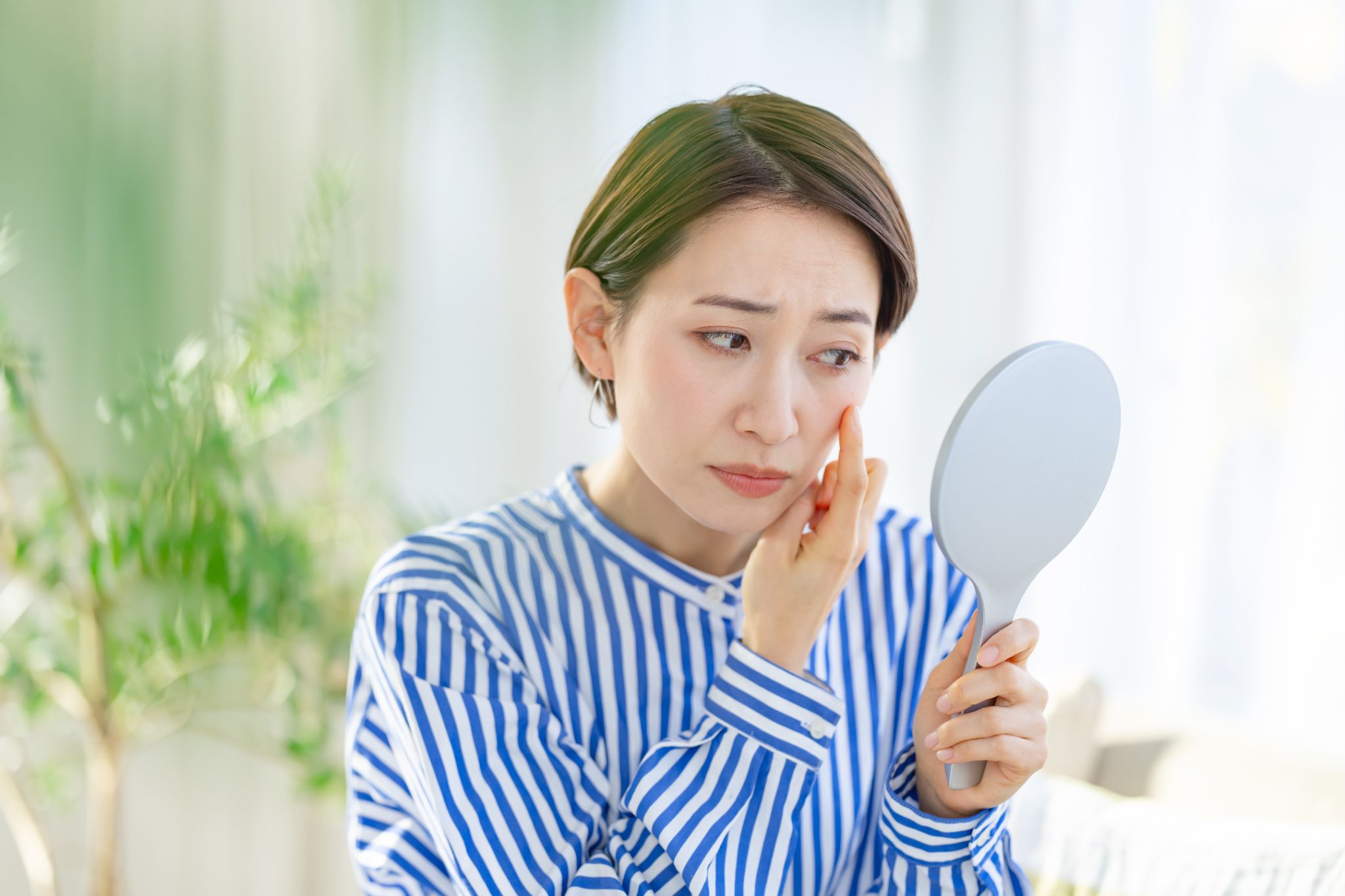 シミ取りのダウンタイムはどのくらい？施術別の期間と過ごし方の目安